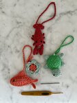 Haakpakket bag charm (thema zee)