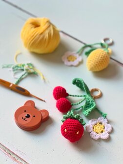 Haakpakket bag charm