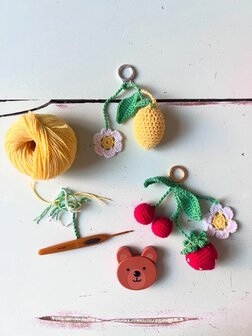 Haakpakket bag charm
