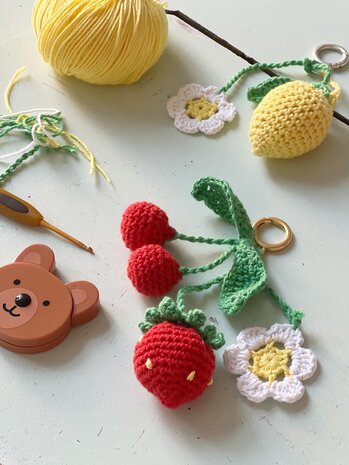 Haakpakket bag charm