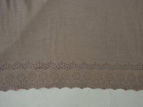 Broderie taupe