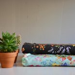 bloemen op zwart - viscose