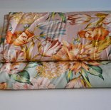 grote bloemen op mint - viscose