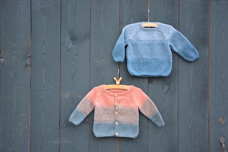 Breipakket trui in degradé blauw