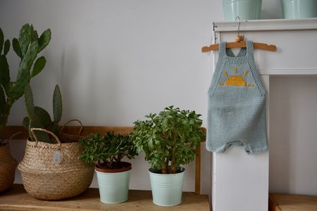 Breipakketje salopette met zonnetje