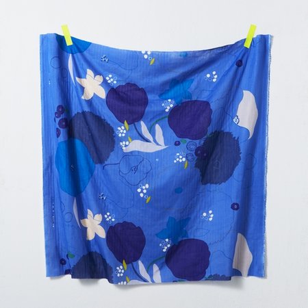 Waltz C Navy flower on blue