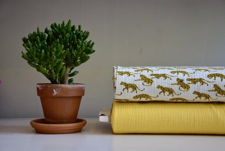 luipaard op witte achtergrond - double gauze
