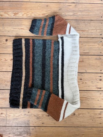 Oversized trui borgo de pazzi Puno (gedragen) 8 jaar