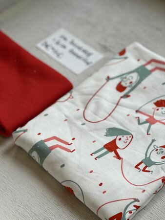 tricotstof pakket 21met rode boordstof