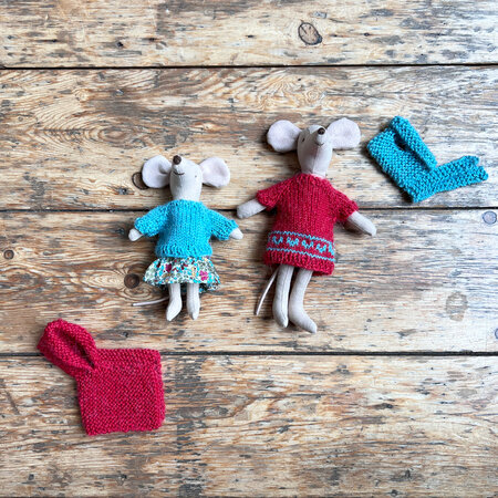 Patron tricot Pour grand-mère souris et le petit chaperon rouge
