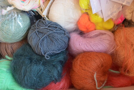 restjes pakket 400 gr (wol 5-5,5 mm)